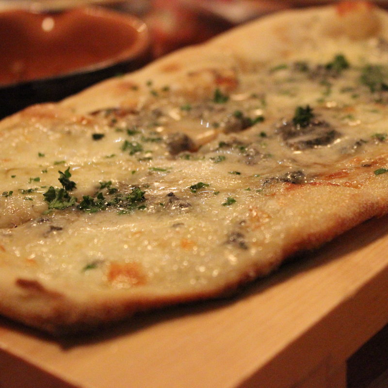 ゴルゴンゾーラと蜂蜜(東京ワインバル八十郎 築地店)