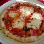 モッツァレラチーズとトマトとバジルのマルゲリータ(グリーンハウスイタリア料理店)