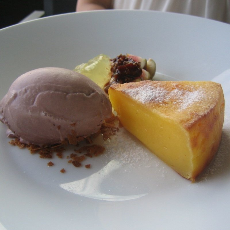 ベイクド レアチーズケーキ(TWO ROOMS Grill ｜Bar （TWO ROOMS グリル | バー）)