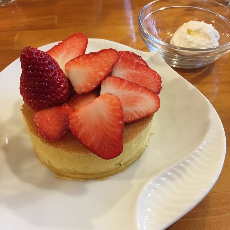 伊豆産紅ほっぺと国産純生クリームと共に(雪ノ下工房 )