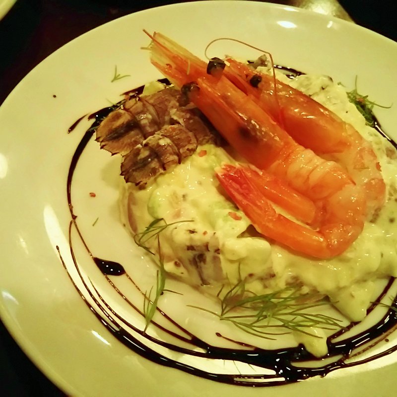 エビとシャコのアボカドのタルタル(プエルタ 門前仲町店)