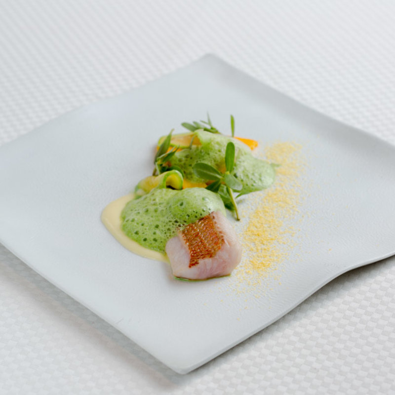 さわらのグリル　抹茶ソース(ラール・エ・ラ・マニエール)