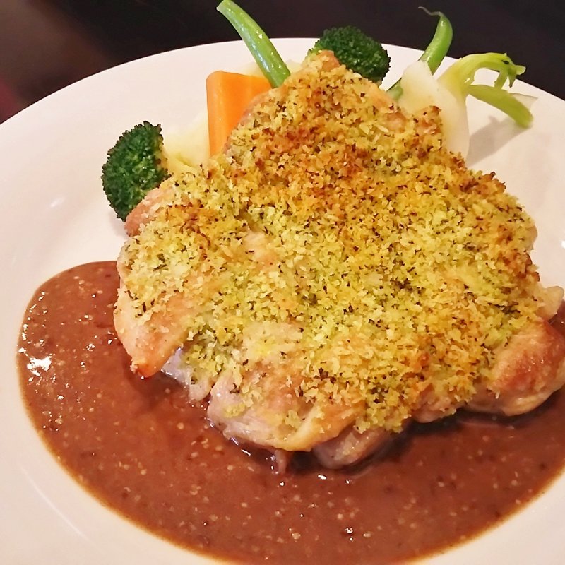若鶏もも肉の香草パン粉焼き　デミグラスマスタードソース(東陽町バルKAZ)
