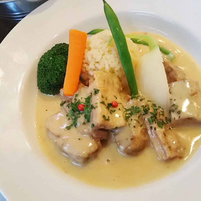 牛バラ肉のブランケット（クリーム煮込み）(東陽町バルKAZ)