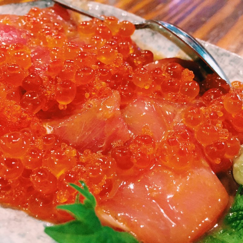 マグロとイクラ(マグロマート 本店)