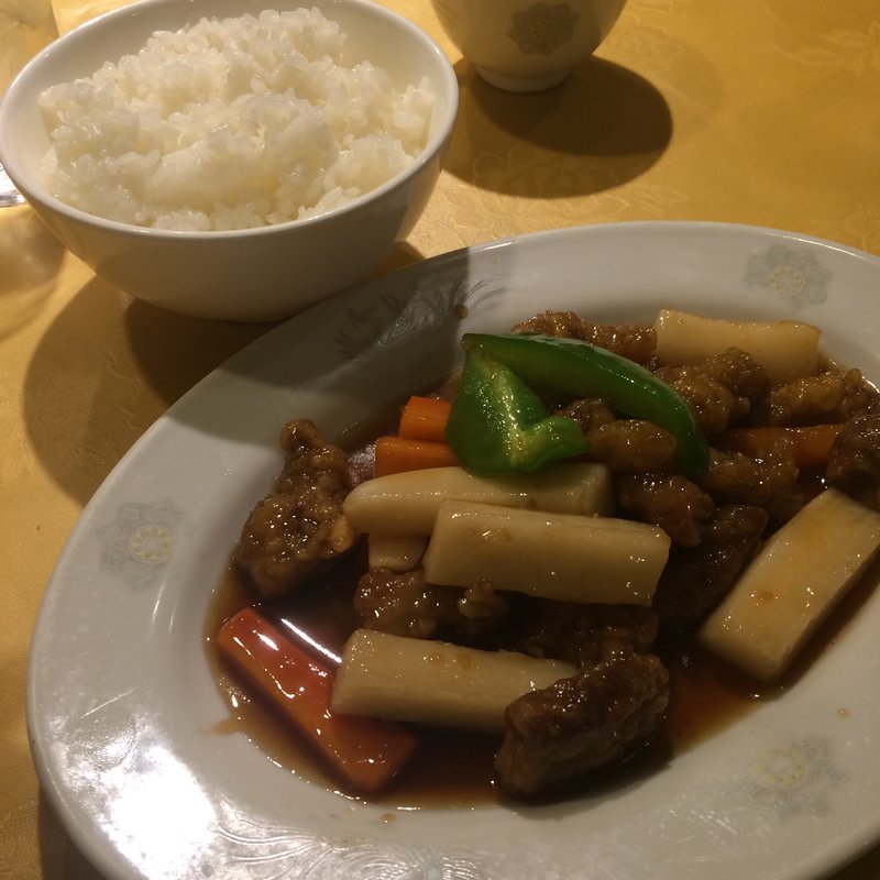 黒酢山芋酢豚(中国料理 外苑飯店)