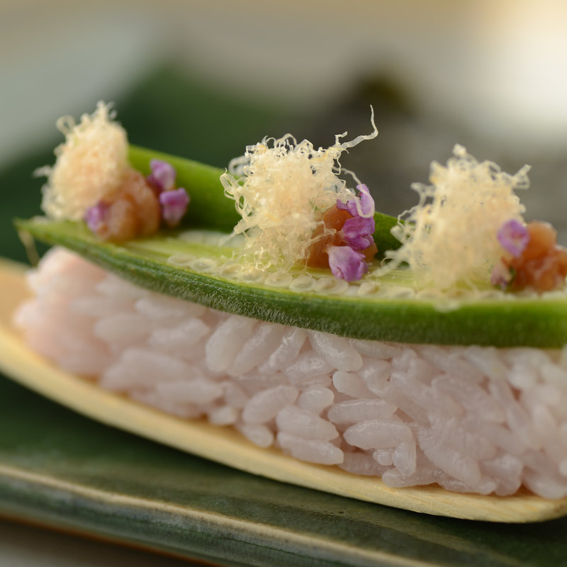 オクラとマグロのお寿司(丸の内一丁目 しち十二候)