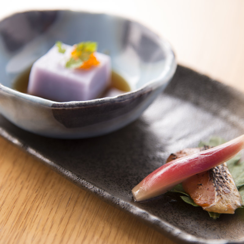 鮭の塩焼き　豆腐添え(銀座しゃぶ通 好の笹)