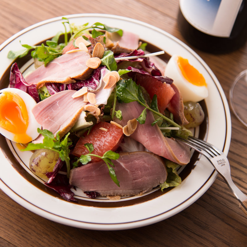 ローストビーフと温玉の野菜仕立て(ビストロ ヴァンテオ)