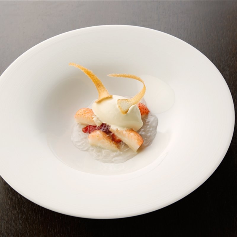 苺とアイスのジュレ添え(ビストラン エレネスク RNSQ 麻布十番)