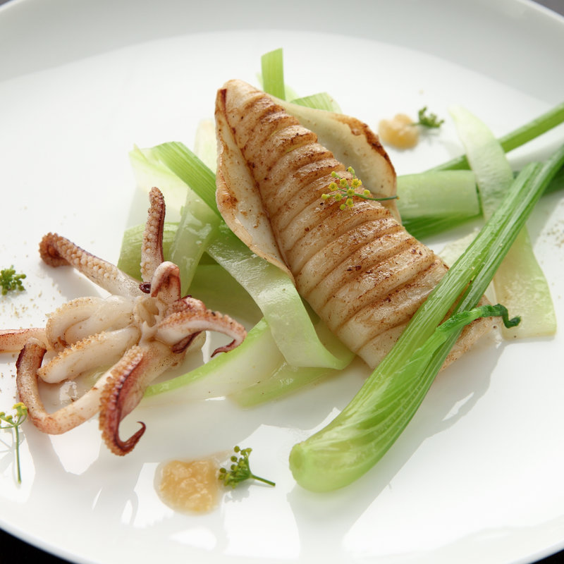 紋甲烏賊のグリル　季節のソースと共に(ビストラン エレネスク RNSQ 麻布十番)