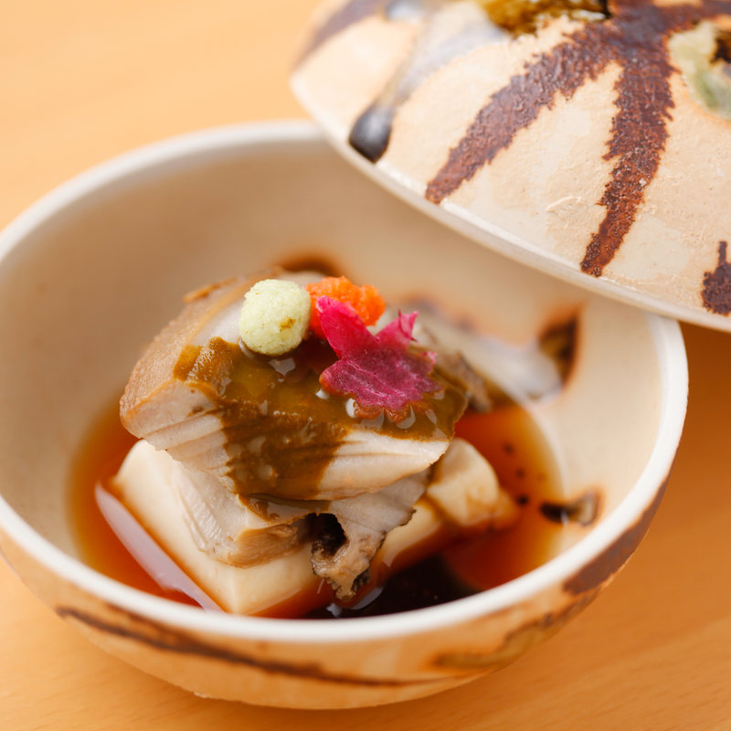 アワビのソテー　豆腐とともに(寿司割烹 濤崎)