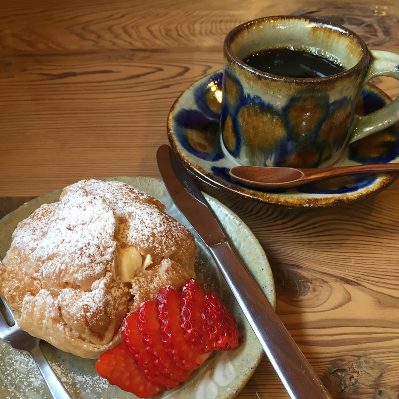 パイシューとモカイリガチャフィのケーキセット(山小屋café風の道)