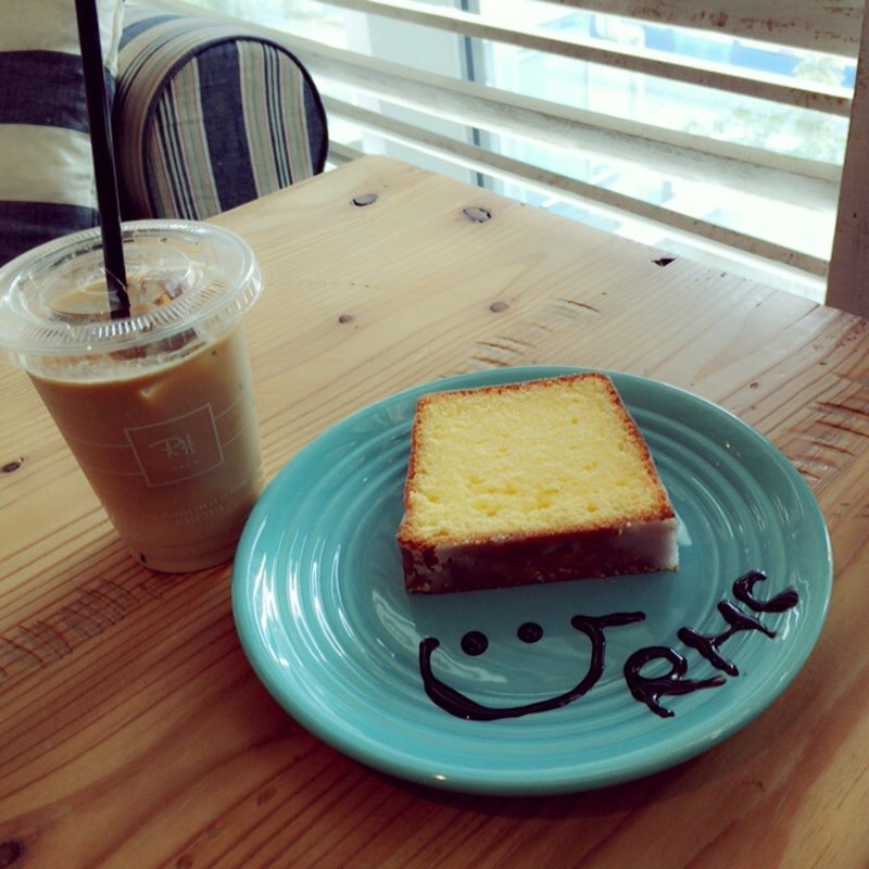 (RHC カフェみなとみらい店)