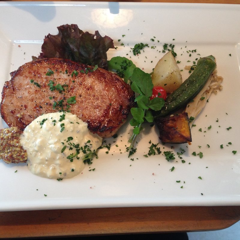 ハーブ豚ロースの自家製ハムステーキ マスタードとタルタル添え(ワレット カフェ )