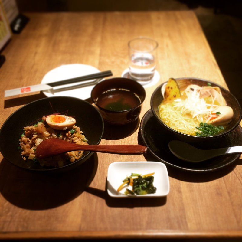 ハーフもみじラーメン＋ハーフ台湾丼(鶏匠庵 ルミネ池袋店)