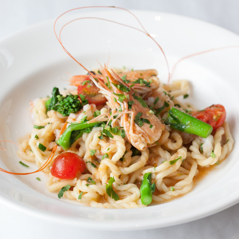 海老と野菜のショートパスタ(マーノ　エ マーノ （Mano-e-Mano）)