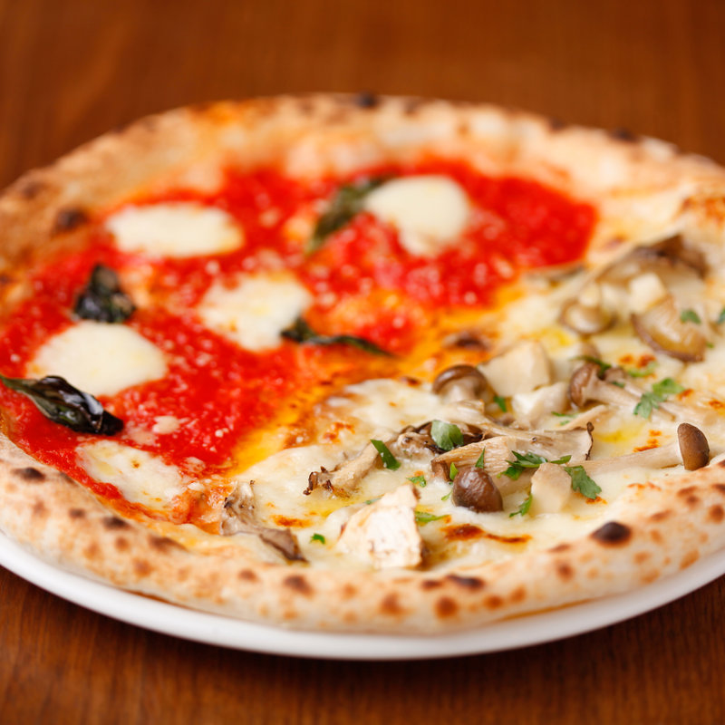 2種のハーフピザ(ENZO)