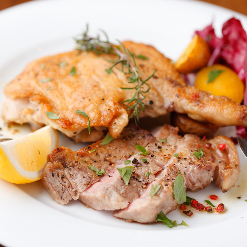 鶏と豚肉のステーキ(ENZO)