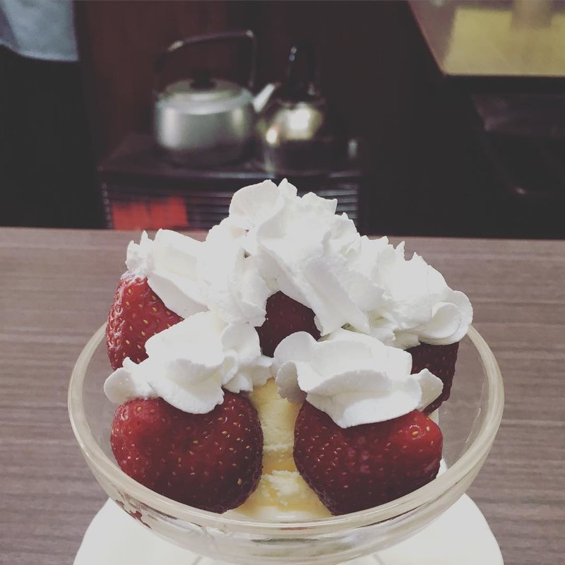 いちごパフェ(たなか )