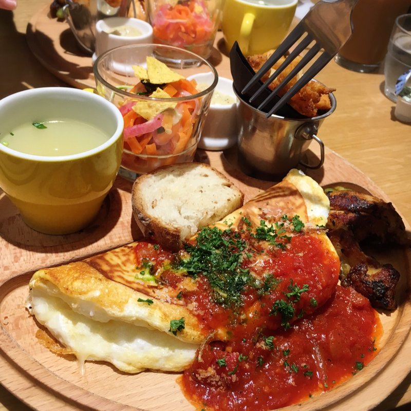 スパイスチキンオムレツプレート(EGG & SPUMA （エッグアンドスプーマ）)