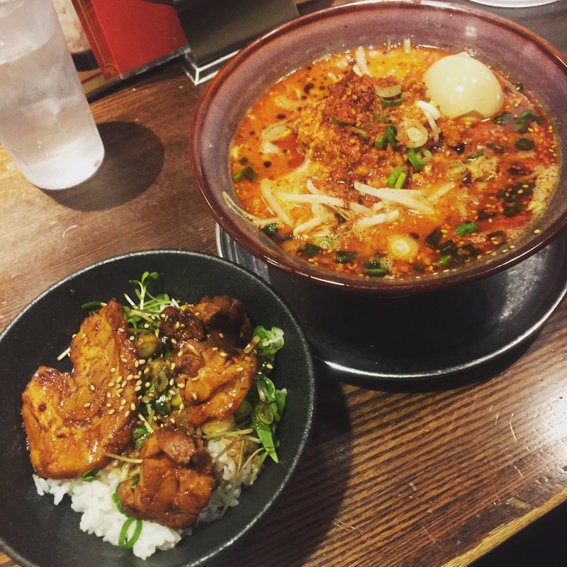 麻辣豚骨麺＋とろ豚チャーシュー丼(光麺 新宿南口店 （コウメン）)
