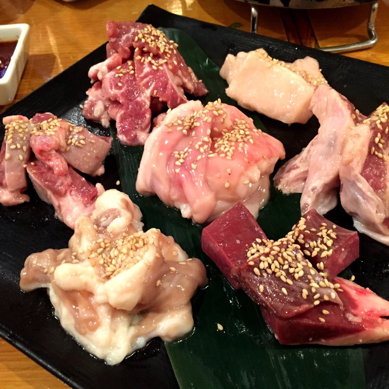 おまかせ盛り合わせ(塩ホルモン　けむり )