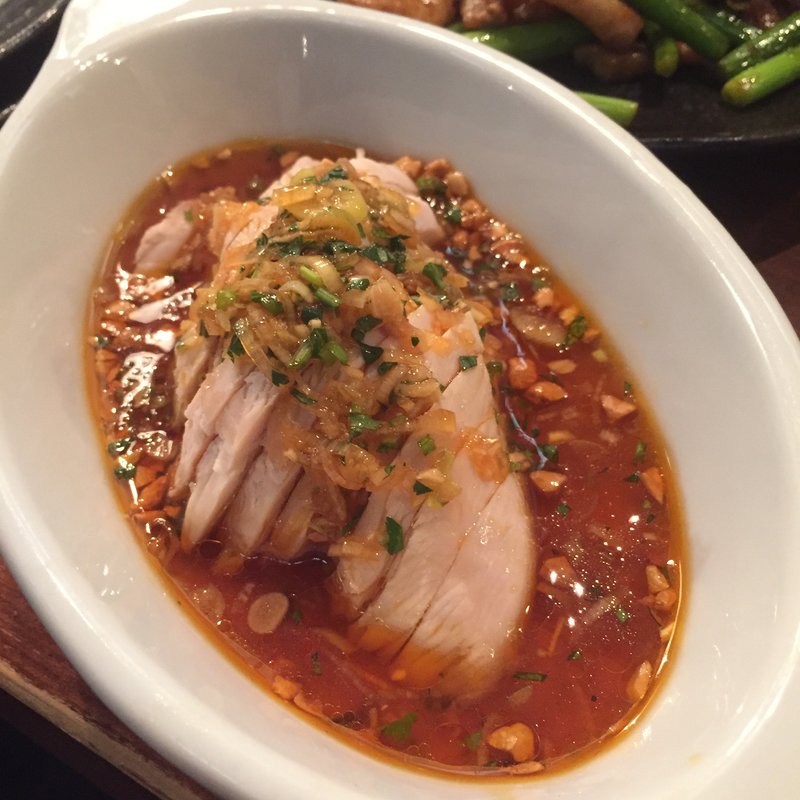 よだれ鶏(やきとんまことや)