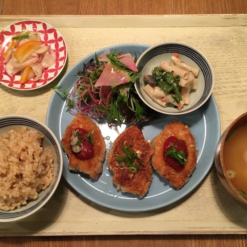 車麩のふわふわパン粉焼き定食(ポノポノ食堂)