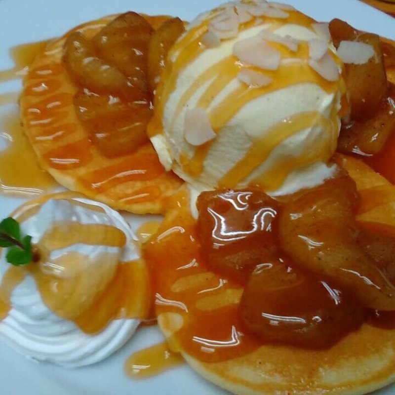 キャラメルアップルシナモンパンケーキ(island cafe & bar)