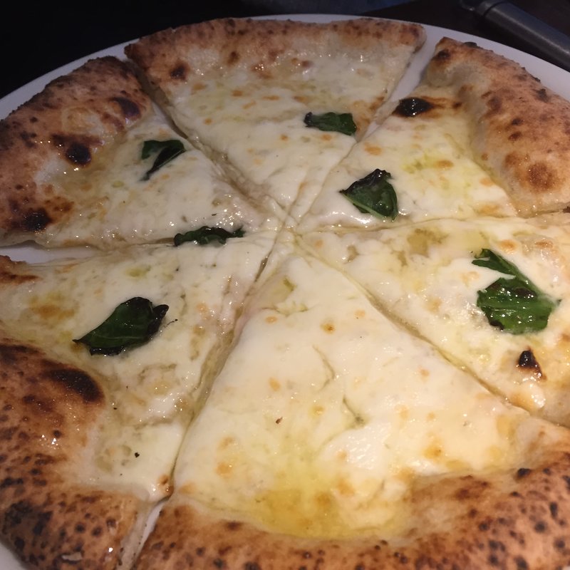 フォルマッジ （伊産熟成チーズ）【ビアンカ】(ピッツェリア ドォーロ 新橋店)