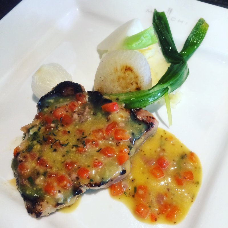  厳選豚肩ロースの炭火焼 グリーンペッパーソース(MOKICHI TRATTORIA)