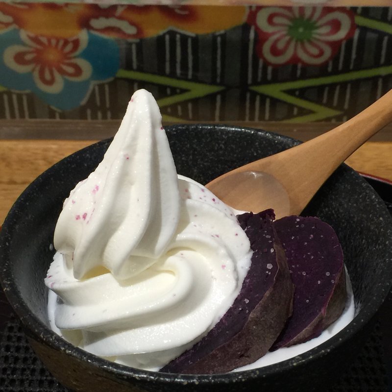 岩塩と紅芋添えソフトクリーム(わしたショップ 銀座店 )