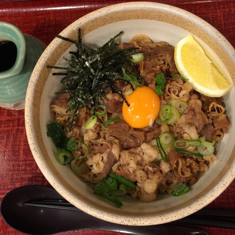 牛肉ぶっかけうどん(めん坊 新越谷ヴァリエ店)