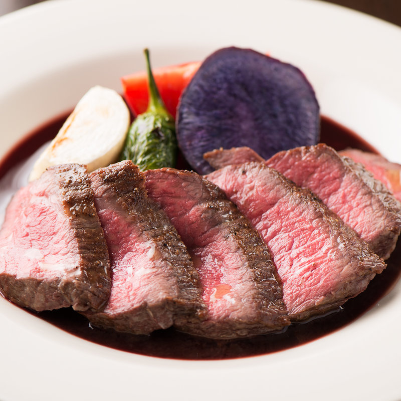 和牛のグリル　マデラーソース(コンフル （bistro-confl.）)