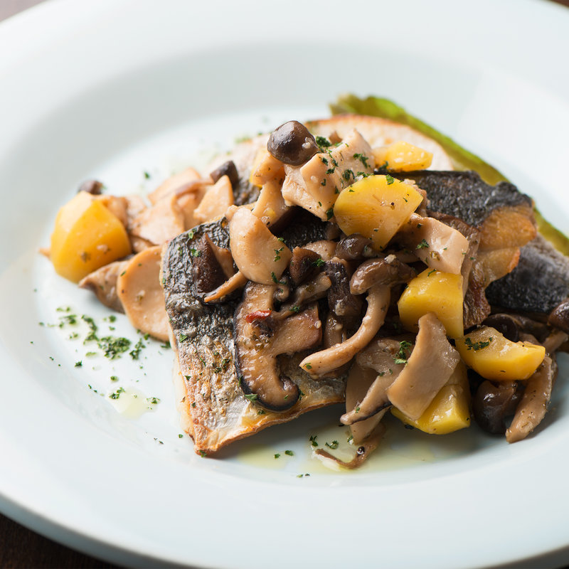 サバのグリル　キノコとともに(コンフル （bistro-confl.）)