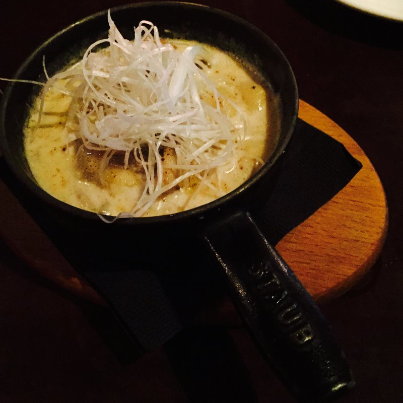 白髪ネギをのせたトリュフとキノコのニョッキ(マーサーブランチ)