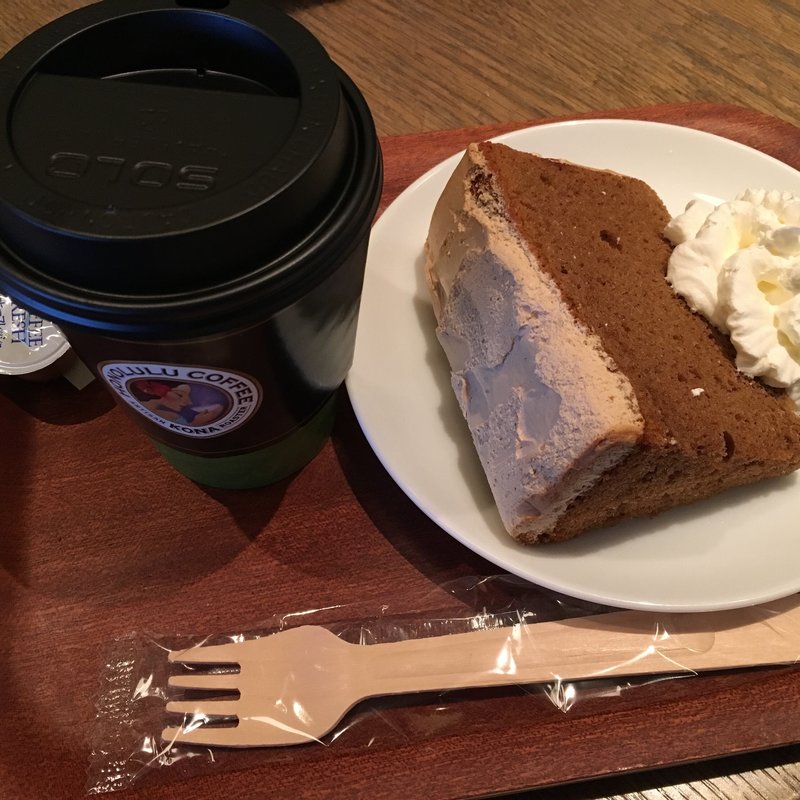 マカダミアナッツフレーバーコーヒー/モカシフォンケーキ(ホノルルコーヒー 三宮店)