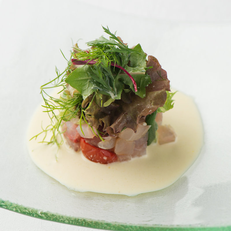 鮮魚のタルタル(クニオミ　ル・ネオ・ビストロ （ＱＵＮＩＯＭＩ　le neo bistrot）)