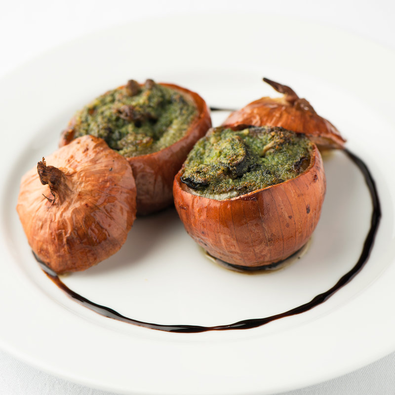 エスカルゴの香草焼き　玉葱の器と共に(クニオミ　ル・ネオ・ビストロ （ＱＵＮＩＯＭＩ　le neo bistrot）)