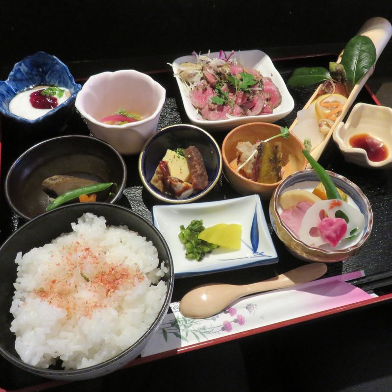 メインを選べるつる御膳(はなのつるえ )