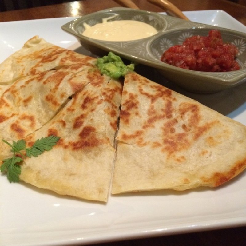 チキンケサディーヤ(Ｂｉｂｅ　Ｌｕｄｅ （ビベルーデ）)