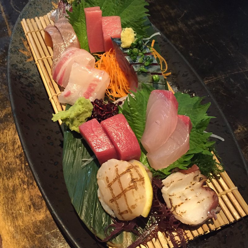 刺身の盛り合わせ(くつろぎの美味家Uo（ウオ）)