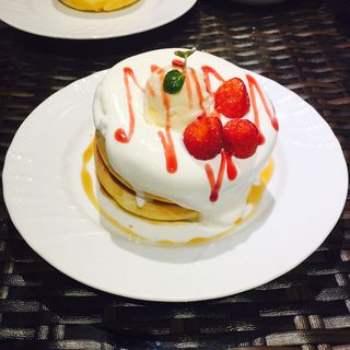 苺とふんわりクリームのスフレパンケーキ(星乃珈琲店 立川若葉町店 )
