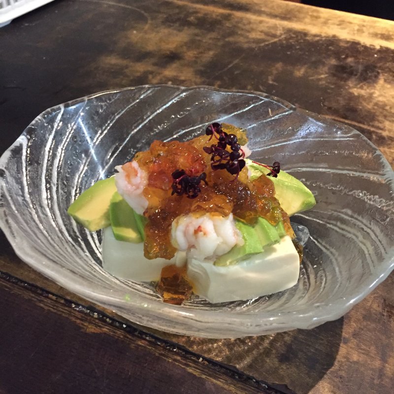 エビととろ豆腐とアボカドの取り合わせ(くつろぎの美味家Uo（ウオ）)