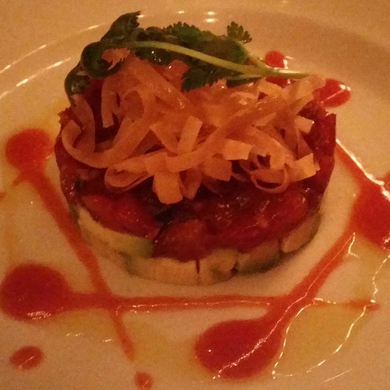 マグロとアボカドのターター　コチュジャンソース(beacon)