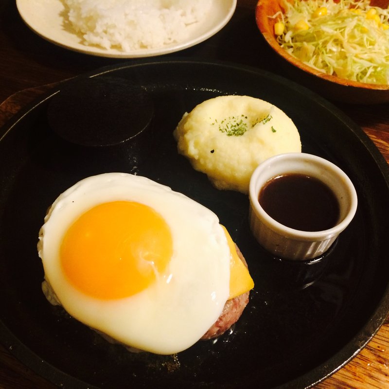 スモールハンバーグチーズ目玉焼きのせ(ステーキ＆ハンバーグ専門店　東京壱番グリル （【旧店名】東京壱番　渋谷店）)