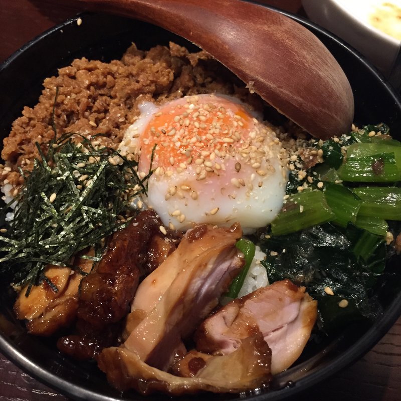 そぼろ丼(YAKITORI燃 WEST)