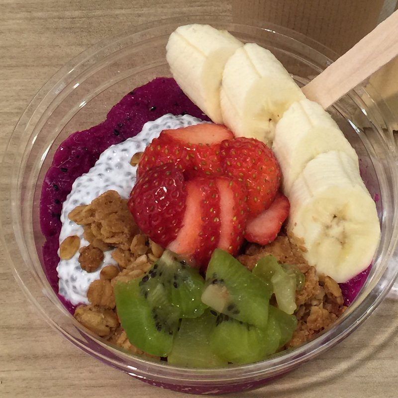 ピタヤとチアシードのアサイーボウル(フルッタフルッタアサイーカフェ)