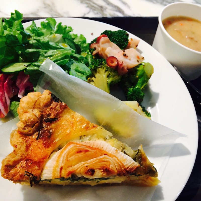 ランチセット(小柱と菜の花のキッシュ、デリ1品、日替りスープ)(DEAN & DELUCA 品川)